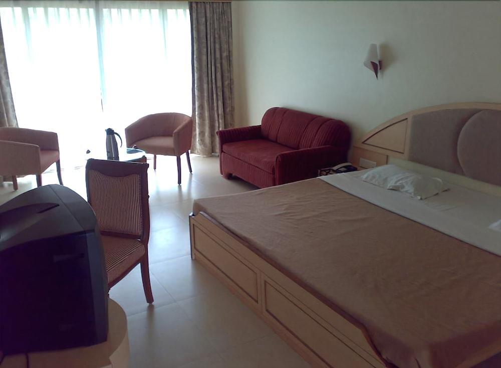 บลู คันทรี่ รีสอร์ต Hotel พันช์กานี ภายนอก รูปภาพ