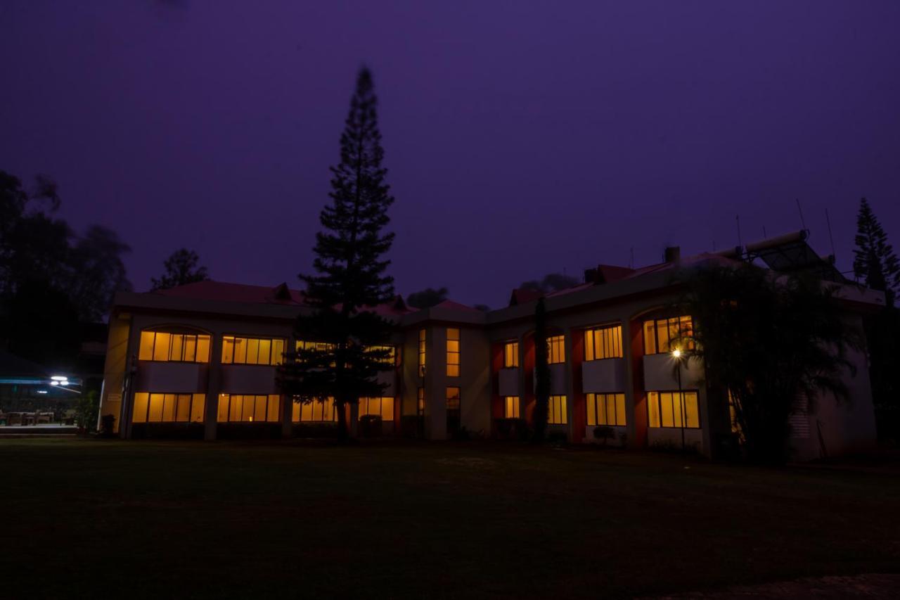 บลู คันทรี่ รีสอร์ต Hotel พันช์กานี ภายนอก รูปภาพ