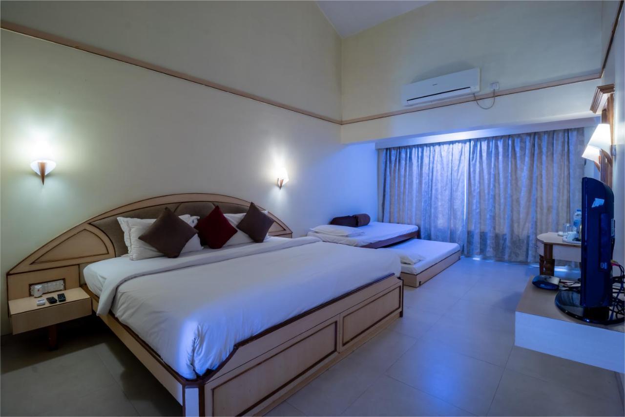 บลู คันทรี่ รีสอร์ต Hotel พันช์กานี ภายนอก รูปภาพ