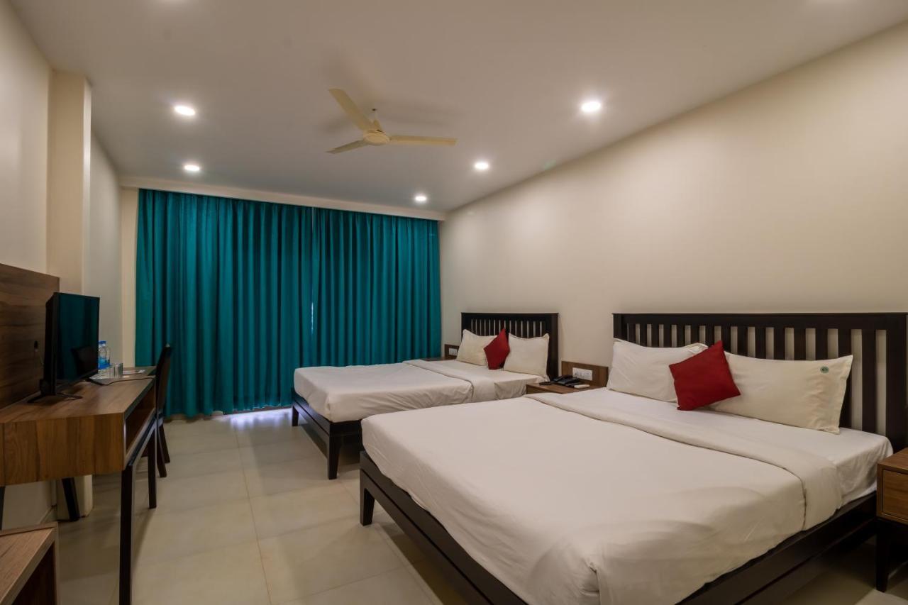 บลู คันทรี่ รีสอร์ต Hotel พันช์กานี ภายนอก รูปภาพ