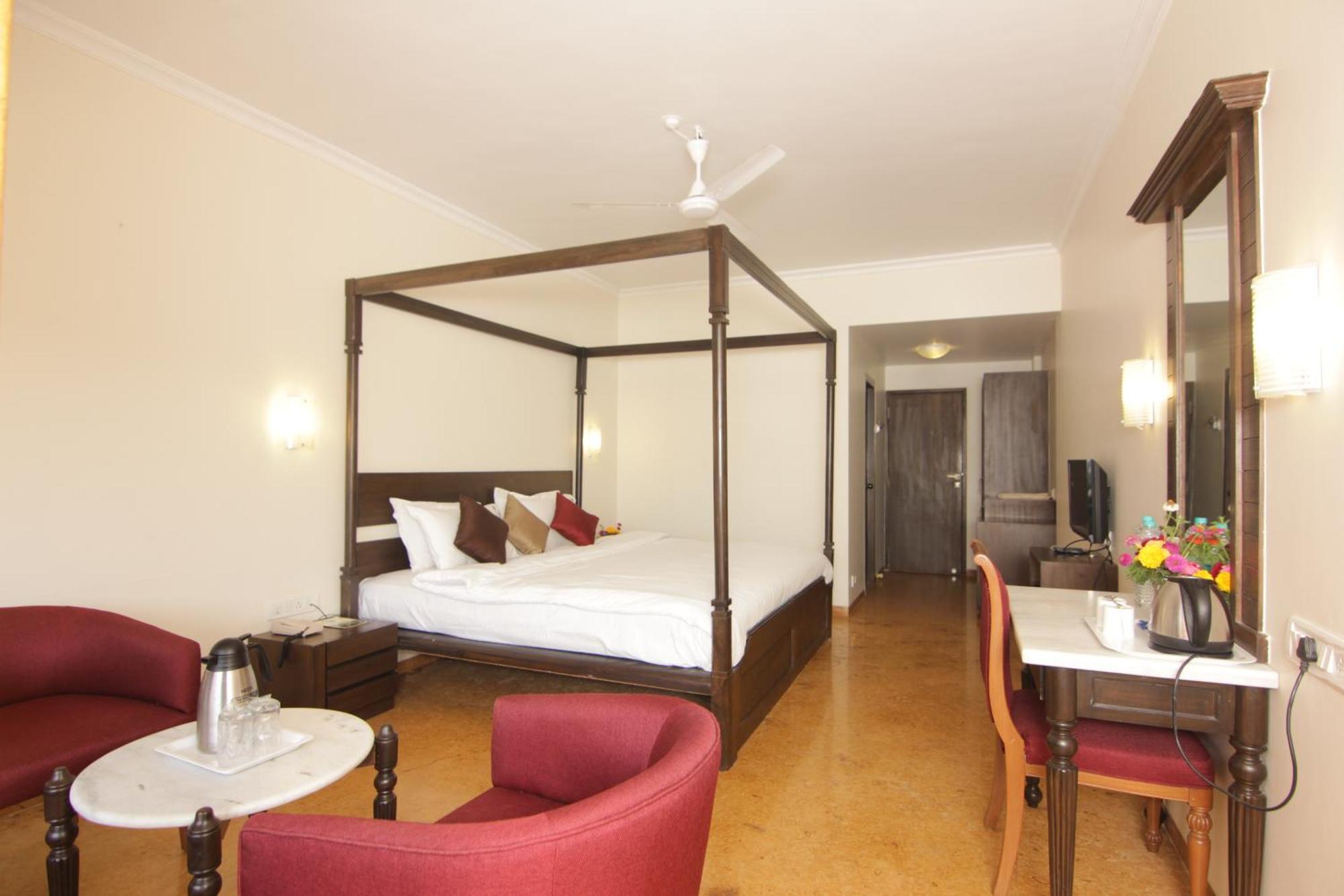 บลู คันทรี่ รีสอร์ต Hotel พันช์กานี ภายนอก รูปภาพ