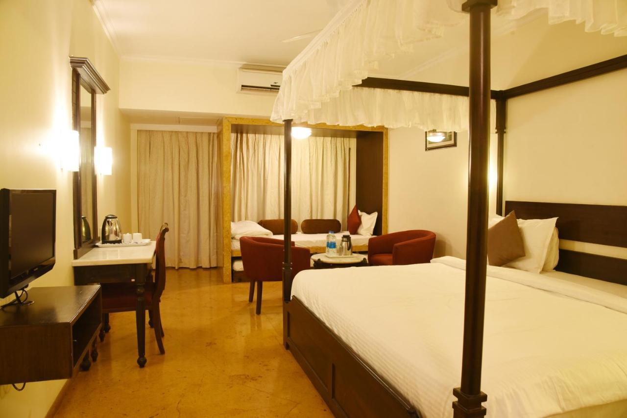 บลู คันทรี่ รีสอร์ต Hotel พันช์กานี ภายนอก รูปภาพ