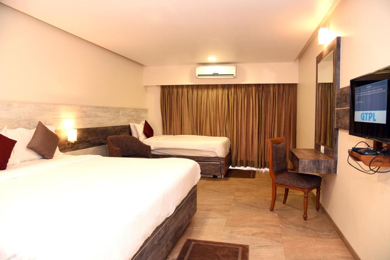 บลู คันทรี่ รีสอร์ต Hotel พันช์กานี ภายนอก รูปภาพ