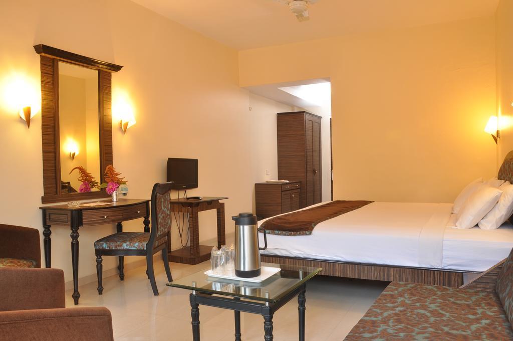 บลู คันทรี่ รีสอร์ต Hotel พันช์กานี ภายนอก รูปภาพ