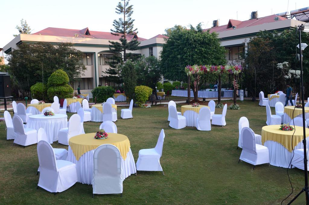 บลู คันทรี่ รีสอร์ต Hotel พันช์กานี ภายนอก รูปภาพ
