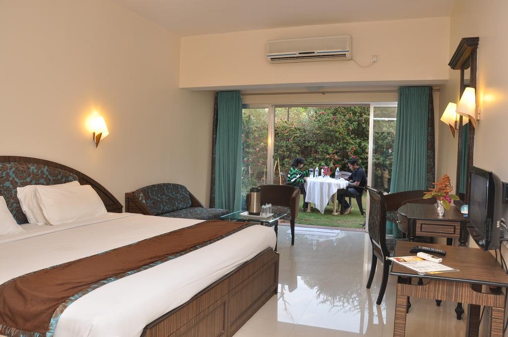 บลู คันทรี่ รีสอร์ต Hotel พันช์กานี ภายนอก รูปภาพ