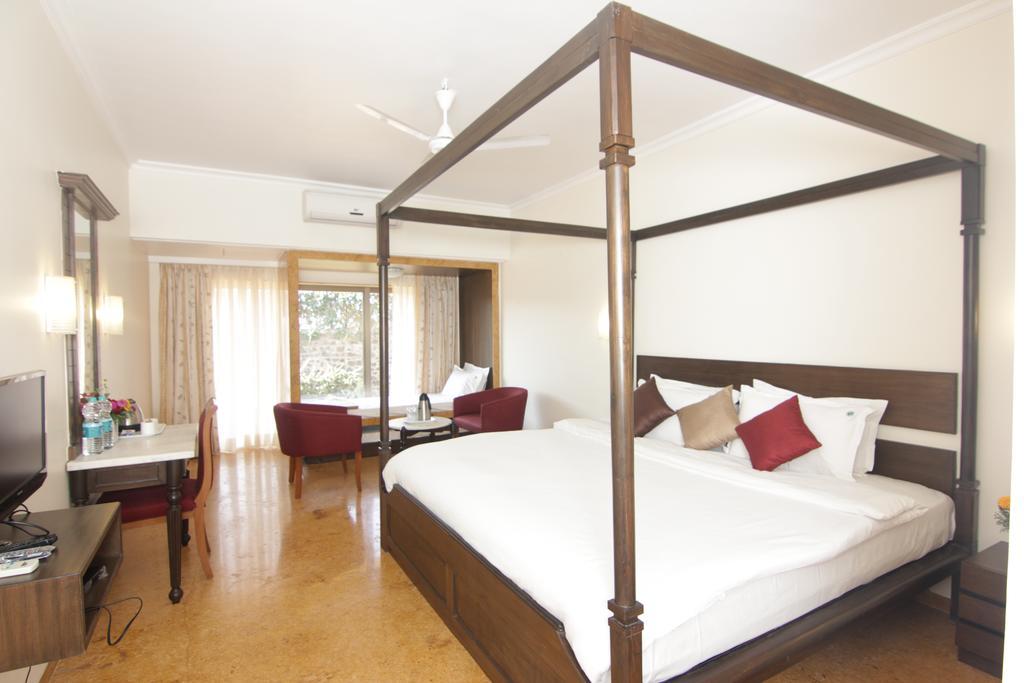 บลู คันทรี่ รีสอร์ต Hotel พันช์กานี ภายนอก รูปภาพ
