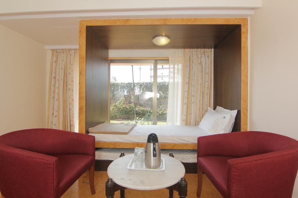 บลู คันทรี่ รีสอร์ต Hotel พันช์กานี ห้อง รูปภาพ