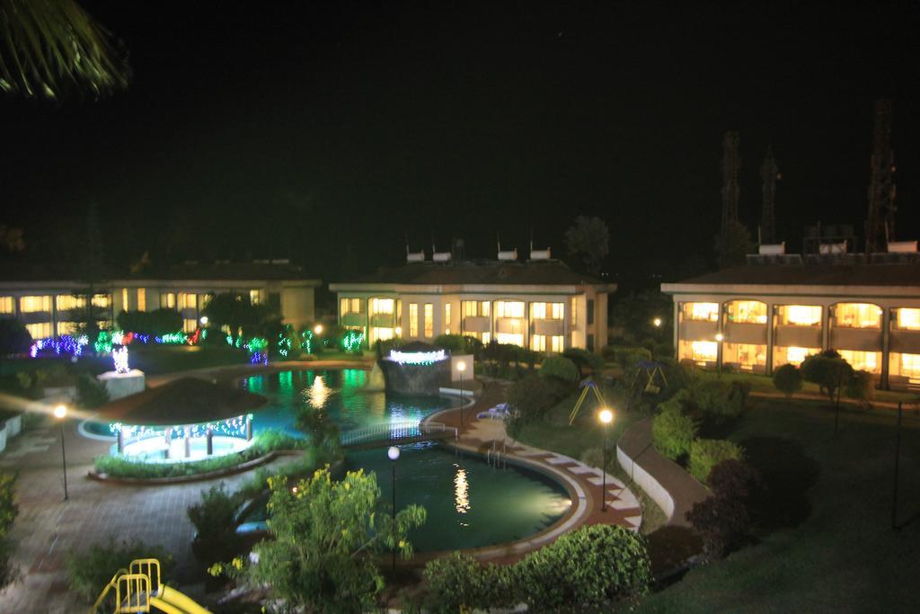 บลู คันทรี่ รีสอร์ต Hotel พันช์กานี ภายนอก รูปภาพ